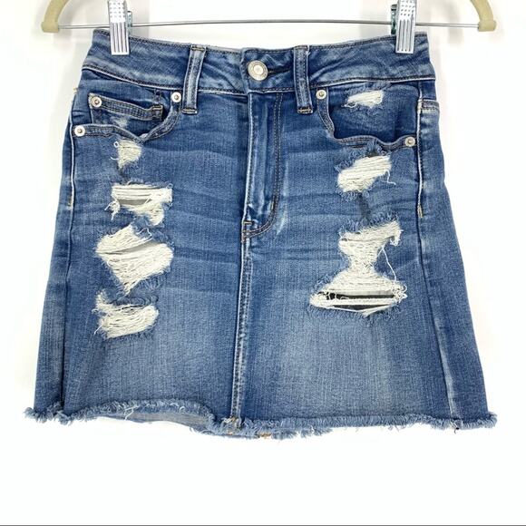 American Eagle Outfitters Dresses & Skirts - American Eagle Distress Jean Mini Skirt Women’s Size 0 Next Level Stretch